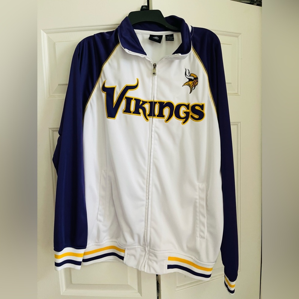 MINNESOTA VIKINGS TEAM APPAREL LONG SLEEVE, ZIP UP, HIGH COLLAR JACKET, SIZE L